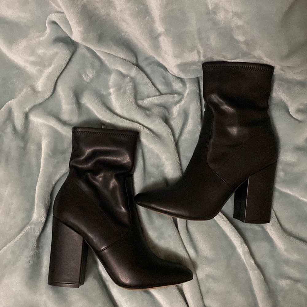 Marc Fisher Almond toe Ankle Boot size 8.5